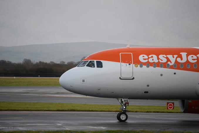 Discovery splash banner for easyJet Hunger Games Discord server